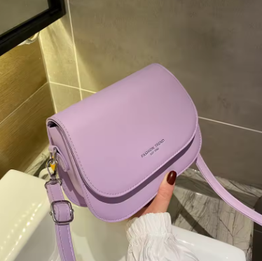 Women's saddle crossbody bag, lightweight summer shoulder bag for girls, trendy and fashionable design