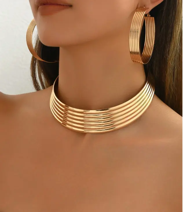 Gold geometric metal choker and earrings jewelry set